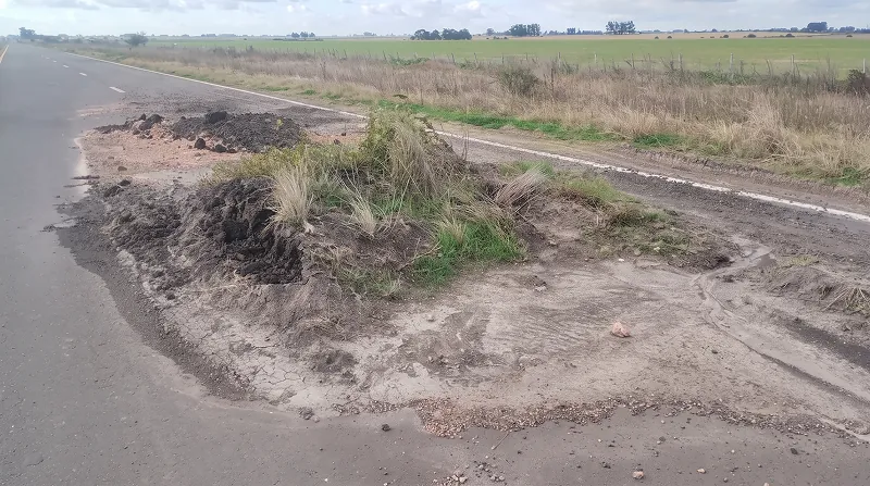 Deterioro en la calzada de la Ruta Nacional 18